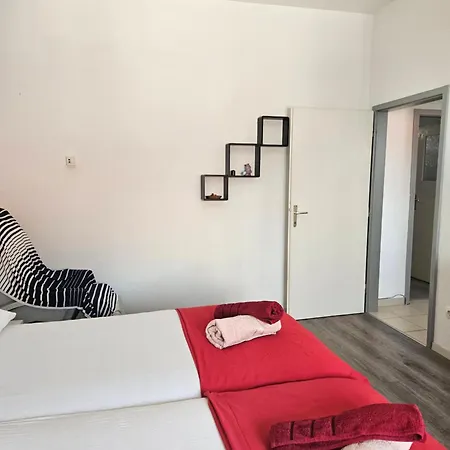 West Gate Apartment *