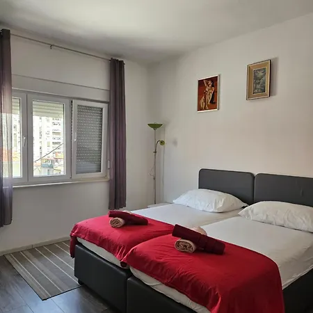 Apartment West Gate Split
